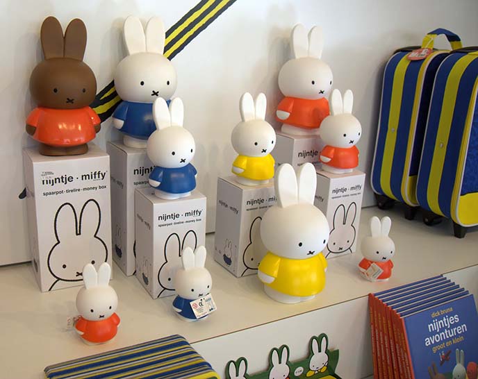 Ligatie Avondeten inkt Finding Miffy stores in Amsterdam! Shopping at De Winkel van Nijntje, Mr  Maria lamp studio, bunny chocolates. | La Carmina Blog - Alternative  Fashion, Goth Travel, Subcultures