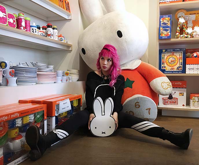 Finding Miffy stores in Amsterdam! Shopping at De Winkel van