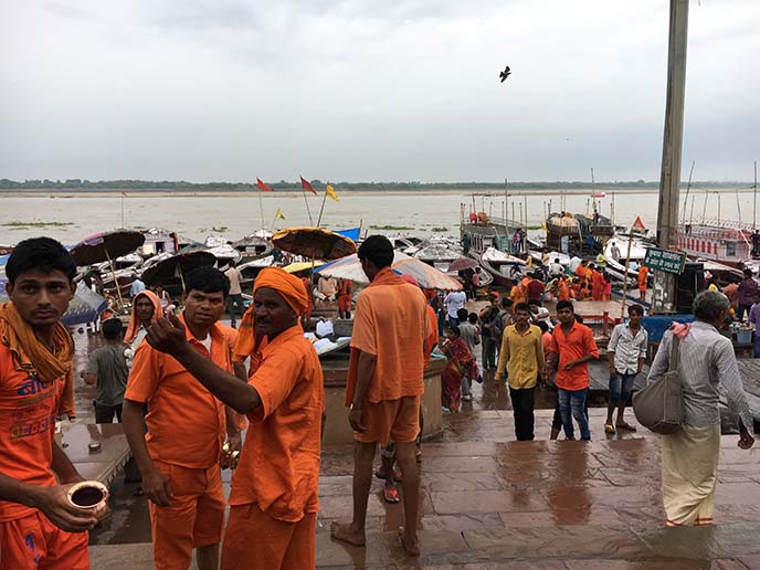 rent boat rowboat varanasi