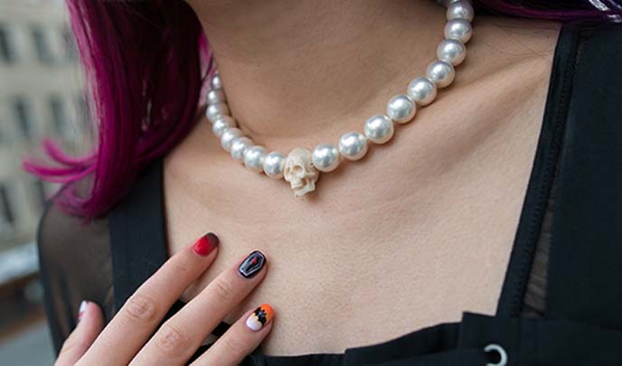 skull choker pearl necklace