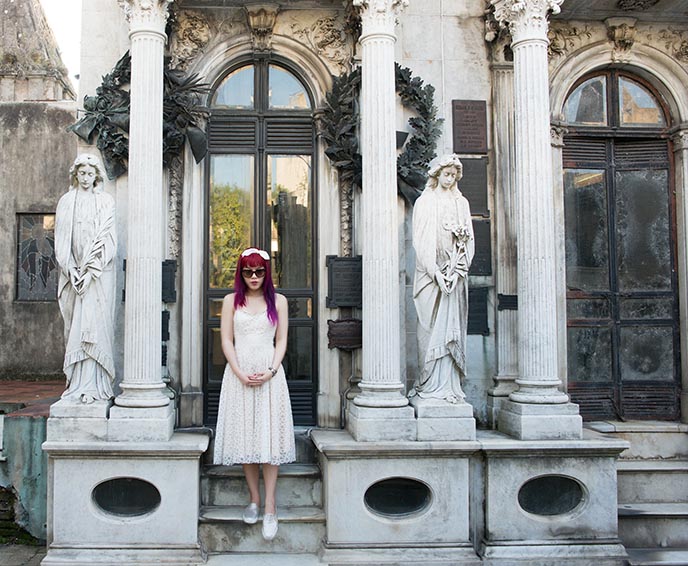 buenos aires graveyard, recoleta cemetery, unique vintage dress, retro vintage fashion blogger