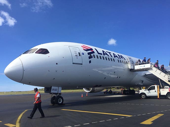 latam airlines easter island plane