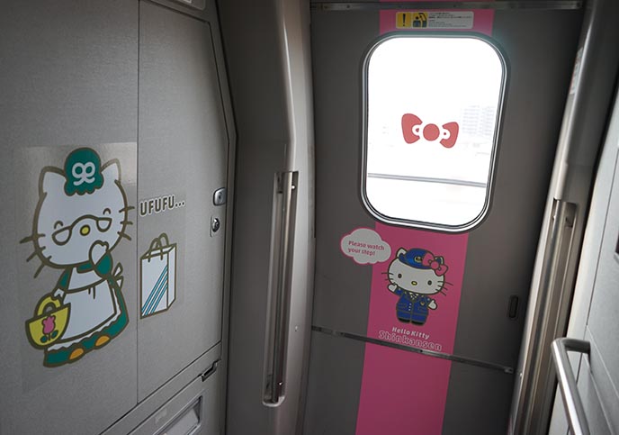 weird hello kitty themed train