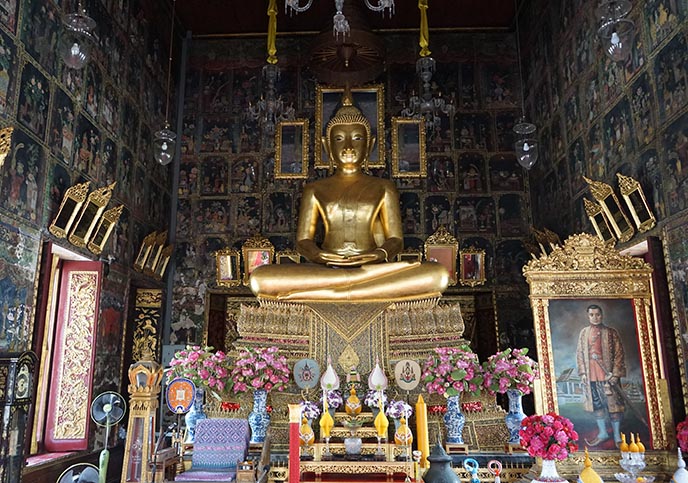 cross legged seated buddha