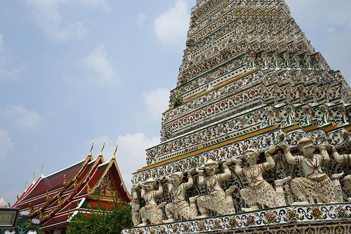 bangkok temple of dawn carvings