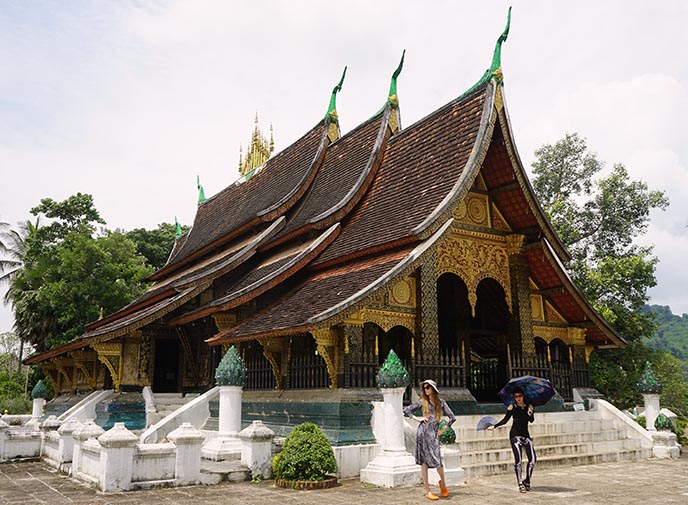 Wat Xieng Thong temple roof laos