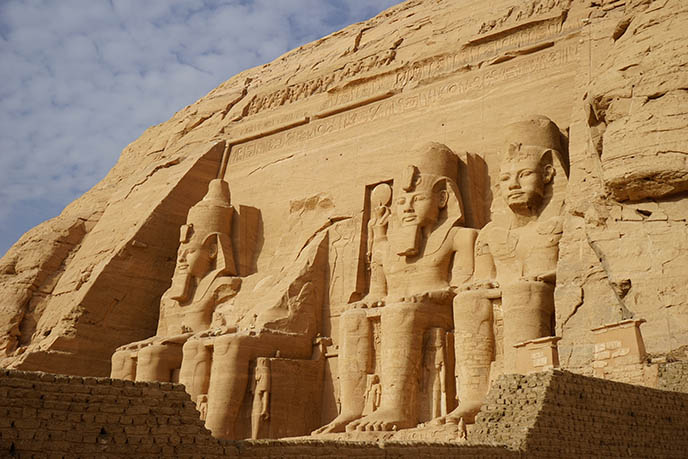 ramesses ii giant statues