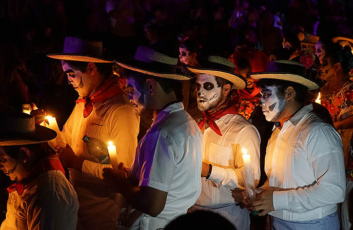  Celebrating Day of the Dead in Mérida cemetery