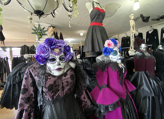 Face-framing chunky hair highlights & Goth Occult guide to Mexico City!  Gothic clothing shops, Sonora market, witch bar. | La Carmina Blog -  Alternative Fashion, Goth Travel, Subcultures