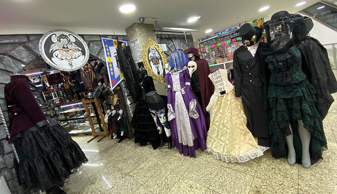 Face-framing chunky hair highlights & Goth Occult guide to Mexico City!  Gothic clothing shops, Sonora market, witch bar. | La Carmina Blog -  Alternative Fashion, Goth Travel, Subcultures