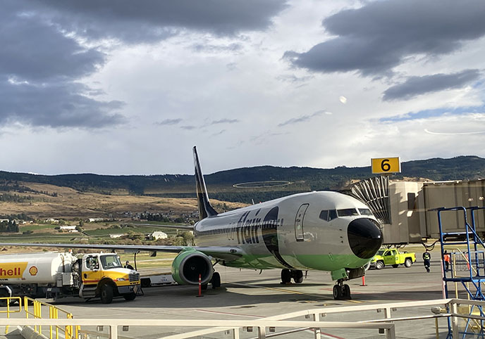 flair airlines plane airplane vancouver kelowna airport