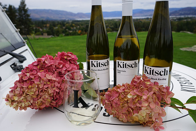 kitsch wines red white bottles label logo