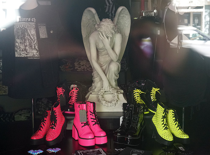 gothic clothing fashion stores salem boots