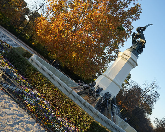 Monument of the Fallen Angel lucifer devil sculpture madrid