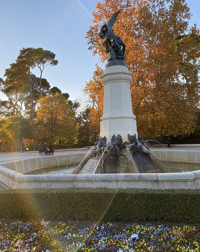 satanic sculpture madrid spain retiro park, Fountain of the Fallen Angel lucifer