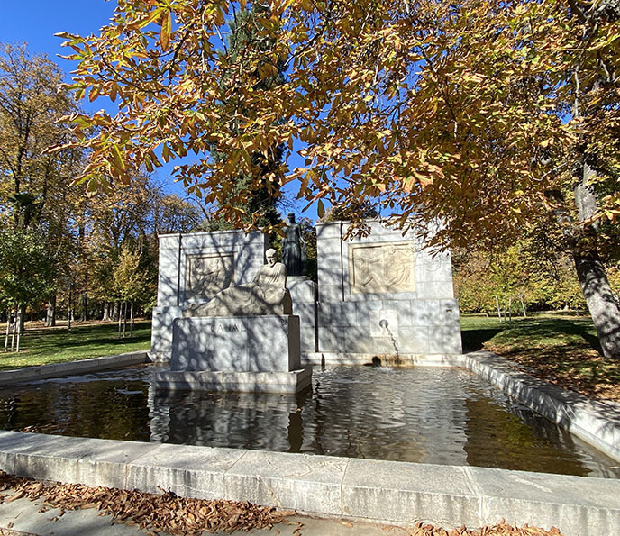 retiro park fountain monument to Santiago Ramón y Cajal