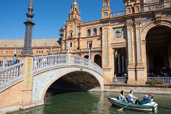 rent row boat plaza de espana