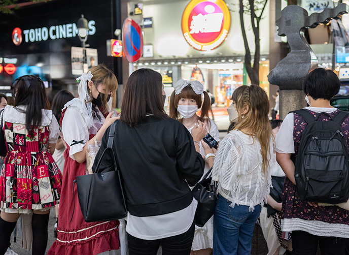 japan cosplayers maids fashion shibuya