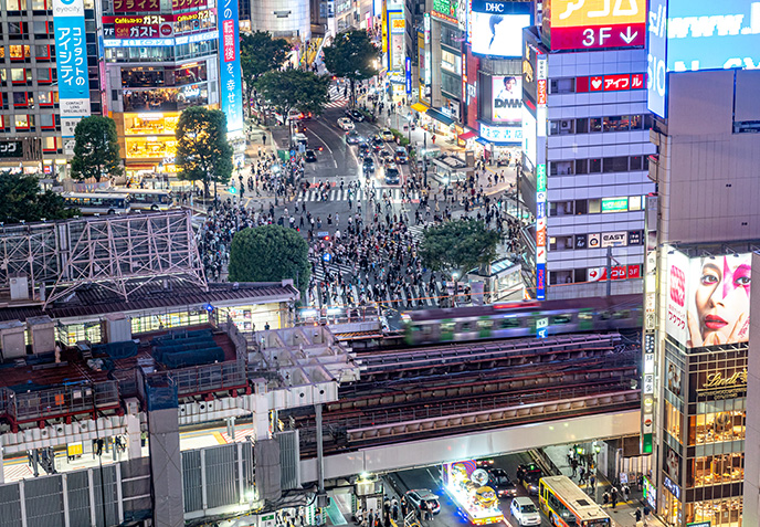 shibuya tokyo night photography streets people walking crosswalk