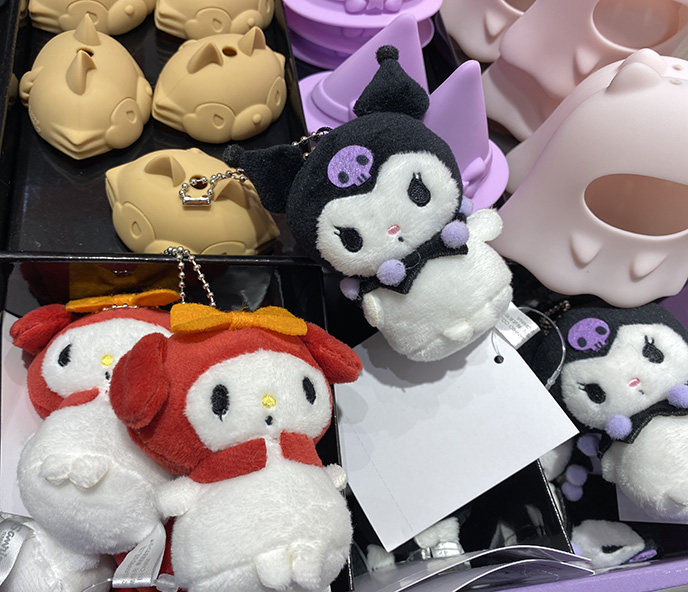 shibuya 109 sanrio store hello kitty plushes kuromi