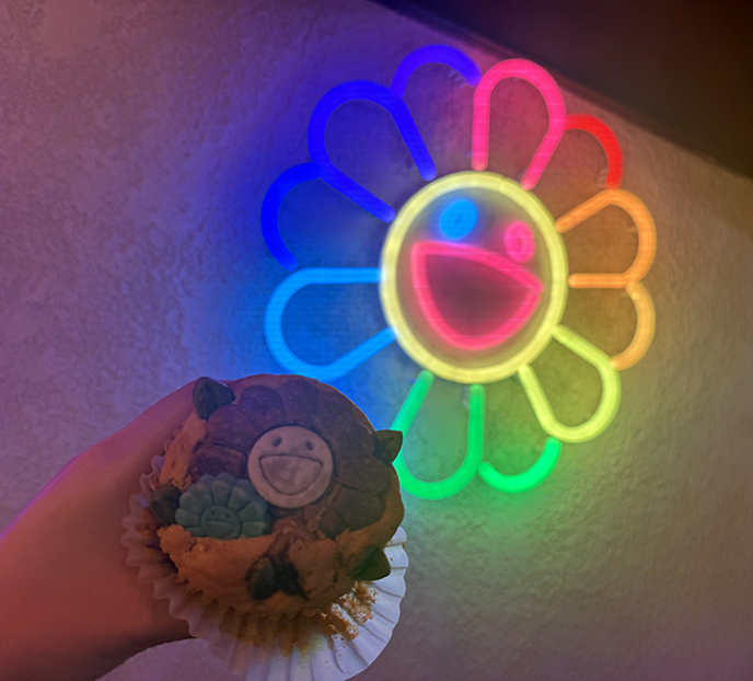 takashi murakami muffin smiling rainbow flower light zingaro nakano