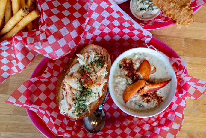 shaw's landing best lobster roll chowder seafood fish chips nova scotia