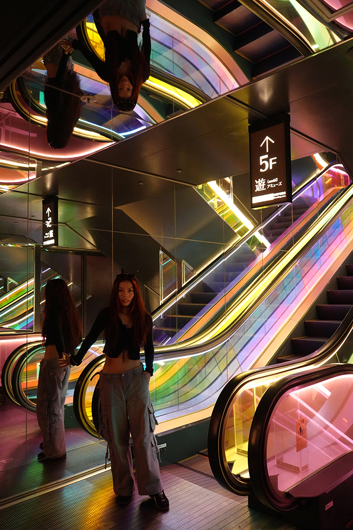 cyberpunk neon lights tokyo instagram locations spots glowing signs