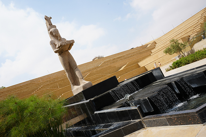 outdoor courtyard fountain grand egyptian museum 
