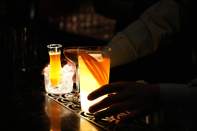 high end hotel cocktail bar four seasons japan tokyo